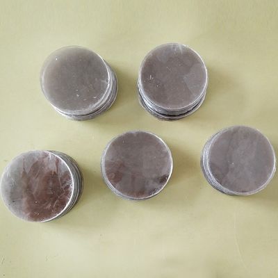 Température du four Contenu en CaO % 0,4-0,6 0,5 mm Rubis feuille de mica verte avec forme personnalisée