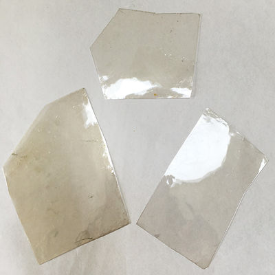 Transporteur irrégulier Rubis muscovite feuille de mica pour micro-ondes Avec 0,4-0,6 contenu CaO